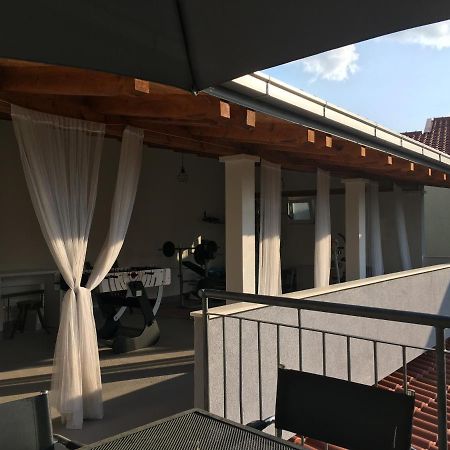 Villa Vlade- From The Heated Pool To The Beach In 1 Minute Jesenice (Split-Dalmatia) Exterior foto