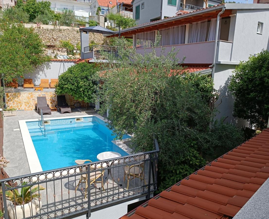 Villa Vlade- From The Heated Pool To The Beach In 1 Minute Jesenice (Split-Dalmatia) Exterior foto