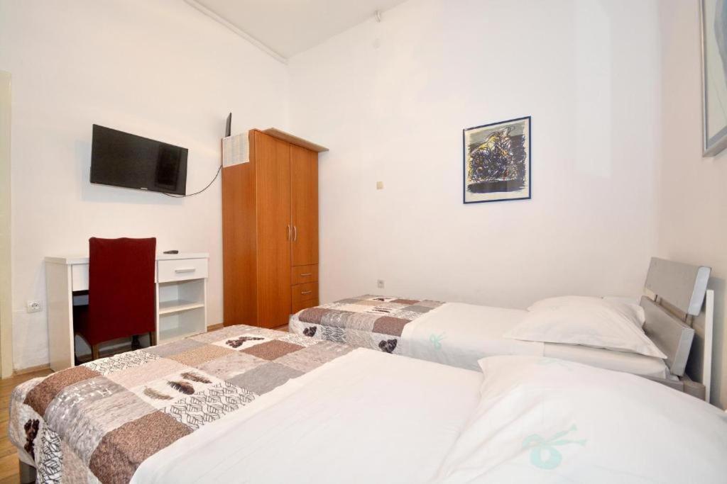 Villa Vlade- From The Heated Pool To The Beach In 1 Minute Jesenice (Split-Dalmatia) Exterior foto