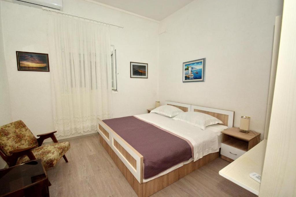 Villa Vlade- From The Heated Pool To The Beach In 1 Minute Jesenice (Split-Dalmatia) Exterior foto