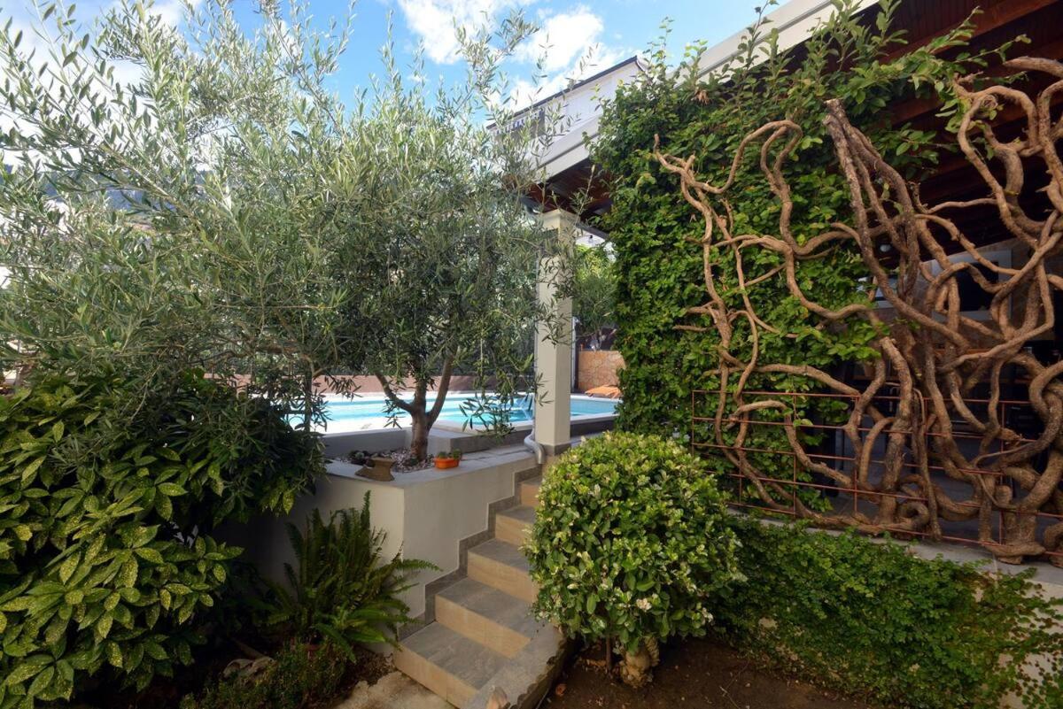 Villa Vlade- From The Heated Pool To The Beach In 1 Minute Jesenice (Split-Dalmatia) Exterior foto