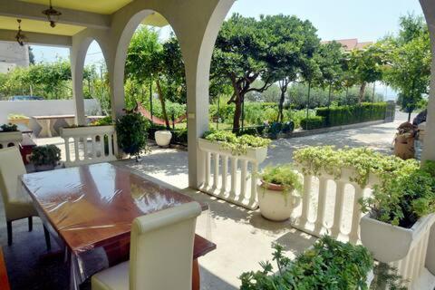 Villa Vlade- From The Heated Pool To The Beach In 1 Minute Jesenice (Split-Dalmatia) Exterior foto