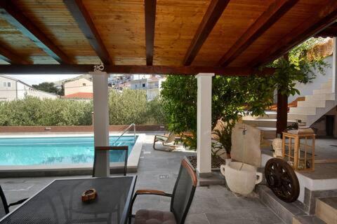 Villa Vlade- From The Heated Pool To The Beach In 1 Minute Jesenice (Split-Dalmatia) Exterior foto