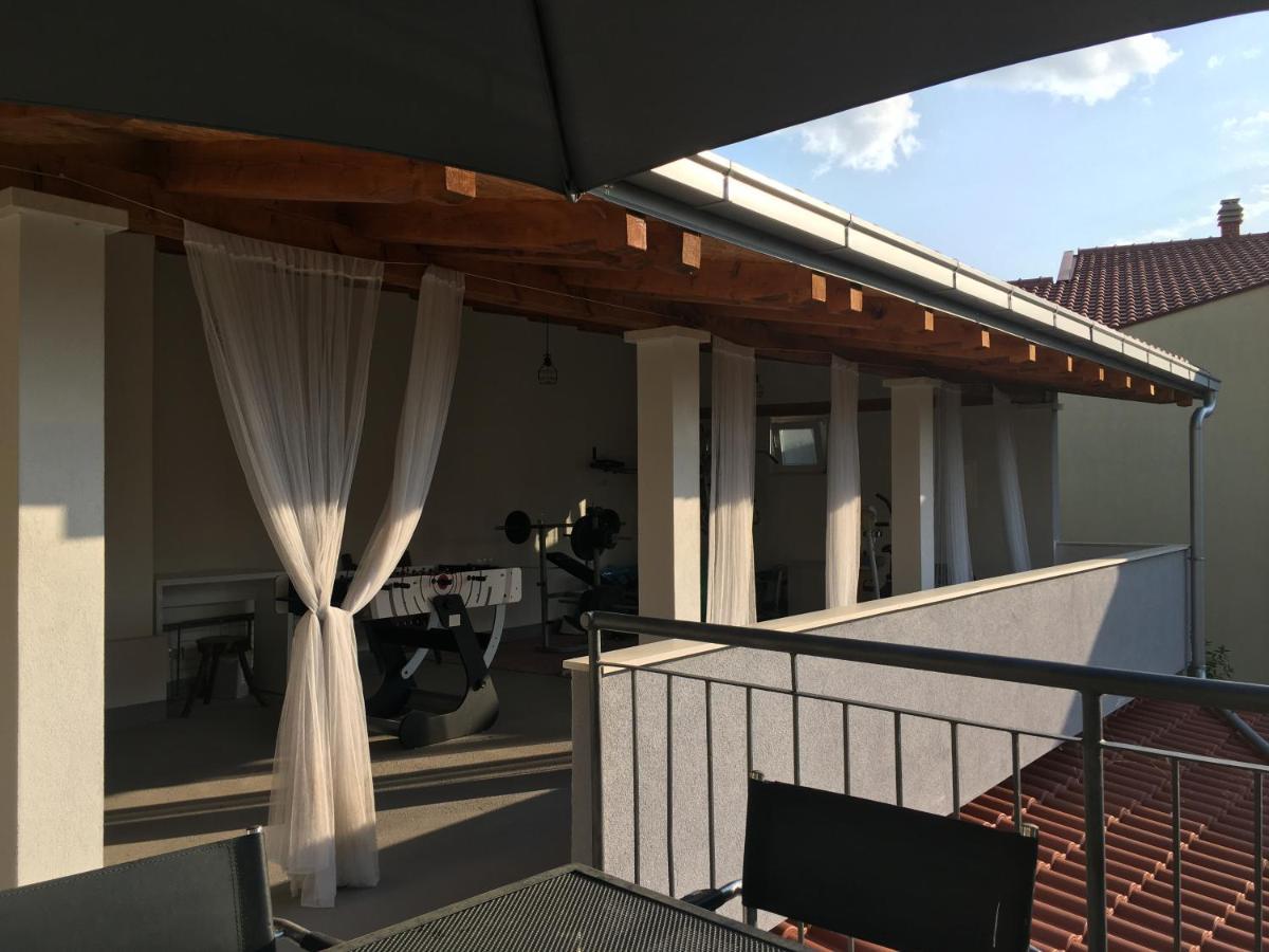 Villa Vlade- From The Heated Pool To The Beach In 1 Minute Jesenice (Split-Dalmatia) Exterior foto